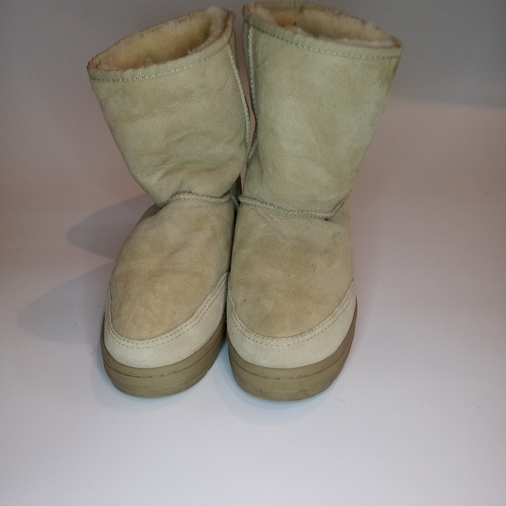 Ugg boots "cream" size 7 in womens - Picture 6 of 6